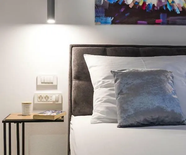 Onesta Apartment Split